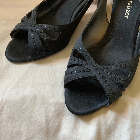 Naturalizer Black Slingback Heels - Picture 2 of 9